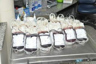 Das 2,4 mil bolsas mensais de sangue, até 15% são descartadas pelo Hemosul (Foto: Marcelo Calazans)