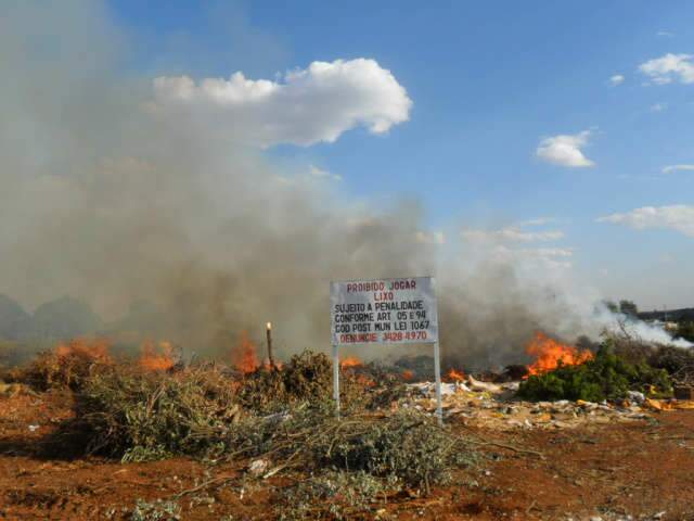  Leitor reclama de queimadas em Ecoponto em bairro de Dourados