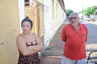 Beth e Zé Dias estão entre os moradores que foram proibidos a vender na região (Foto: Paulo Francis)