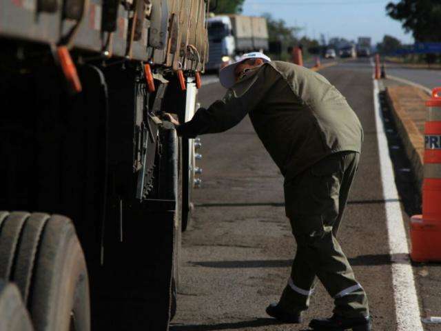 PRF testa novo baf&ocirc;metro que agiliza flagrante de motoristas b&ecirc;bados