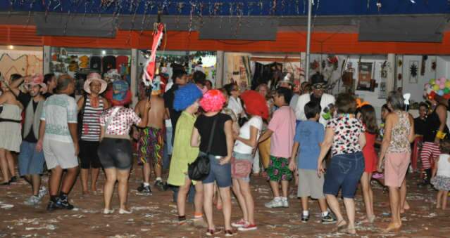 Carnaval de lembran&ccedil;as volta ao som das marchinhas