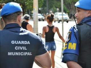Guardas municipais pelas ruas de Campo Grande (Foto: PMCG/Divulgação)