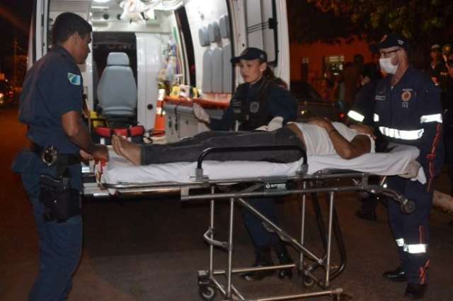Aposentado revida agress&atilde;o e atira em mulher durante festa 