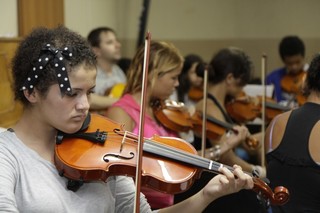 Orquestra criada para ensinar música à crianças e aos adolescentes.