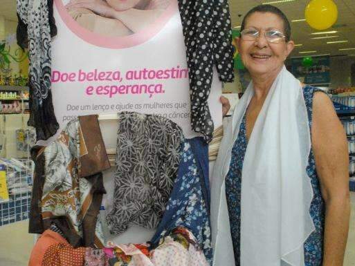 Campanha arrecada len&ccedil;os e bon&eacute;s para pacientes com c&acirc;ncer