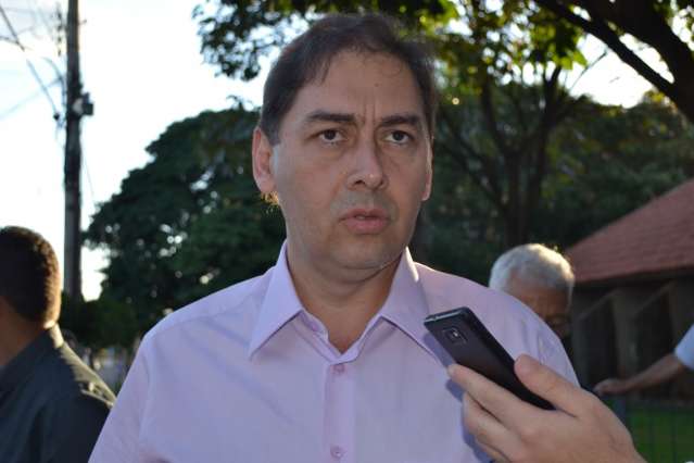 Bernal foge de &quot;olho no olho&quot; e diz que vereadora tem &eacute; que trabalhar