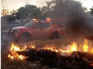 Incêndio registrado ontem nos cruzamentos das Ruas Doutor Meirelles e Caxias do Sul, no Bairro Coronel Antonino (Foto: divulgação/Corpo de Bombeiros)