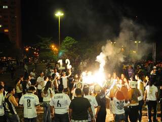 Torcedores se concentram para final na Praça do Rádio Clube (Foto: Rodrigo Pazinato)