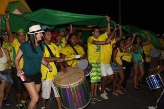 O bloco de samba percorreu a Vila Brasil até o Altos da Afonso Pena (Foto: Cleber Gellio)