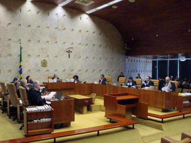 Com votos de 10 ministros, julgamento sobre foro privilegiado &eacute; suspenso