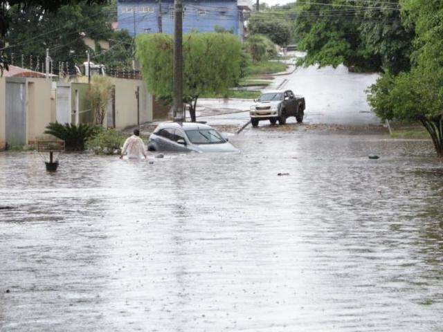 M&atilde;e de rapaz que ajudou a guinchar carro tamb&eacute;m foi v&iacute;tima da chuva h&aacute; 20 anos