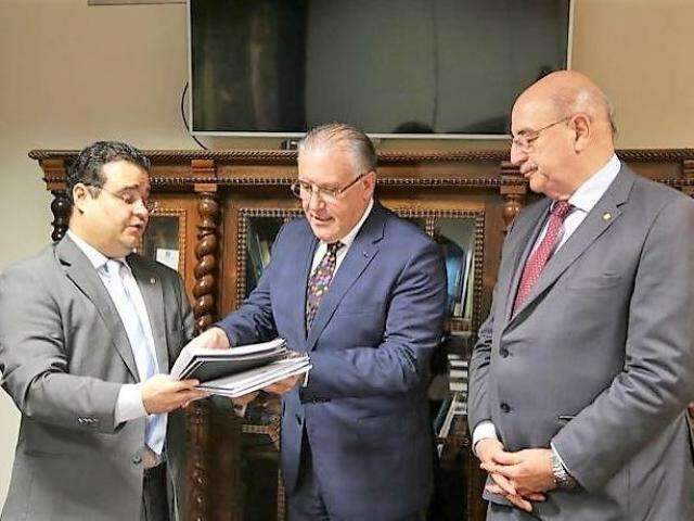 F&aacute;bio Trad apresenta projetos sociais e pede recursos a ministro