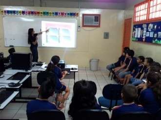 Projeto do Minist&eacute;rio da Educa&ccedil;&atilde;o abrange 31 escolas da Capital e amplia jornada