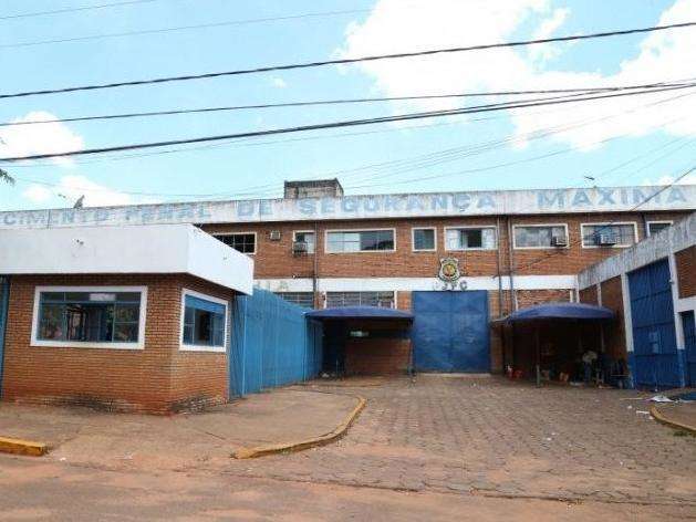 Presidi&aacute;rio &eacute; encontrado morto pendurado por corda em cela de penitenci&aacute;ria 