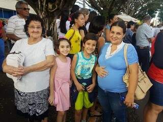 Missa de Corpus Christi atrai família inteira, até quem ainda está na barriga Missa de Corpus Christi atrai família inteira, até quem ainda está na barriga