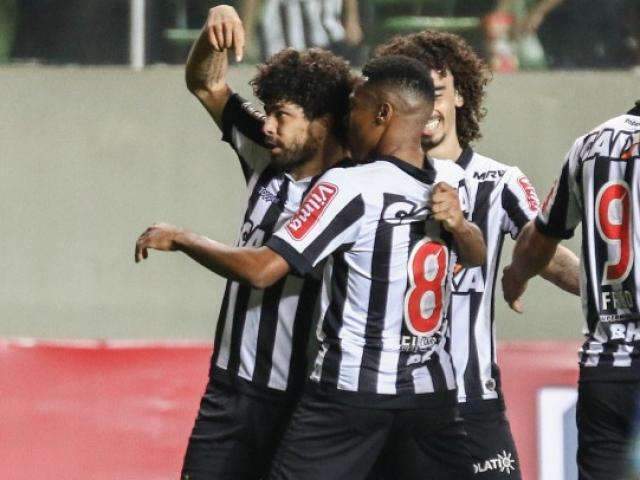Com susto no fim, Atl&eacute;tico-MG bate Paran&aacute; e vai &agrave; final para salvar ano