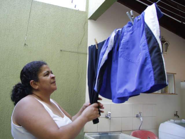  Com regras ainda em discuss&atilde;o, empregadas dom&eacute;sticas j&aacute; comemoram direito a FGTS