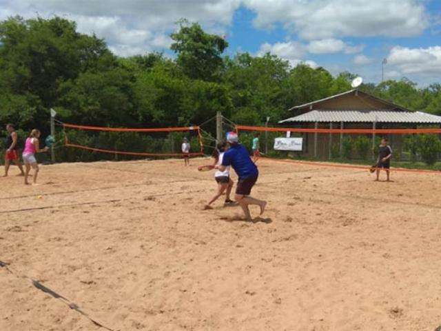 Tr&ecirc;s-lagoense fatura 2&ordf; lugar na etapa estadual de beach tennis 