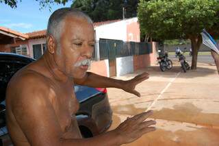 Militar aposentado reclama de barulho e classifica shows como &quot;tortura&quot;. (Foto: Simão Nogueira)