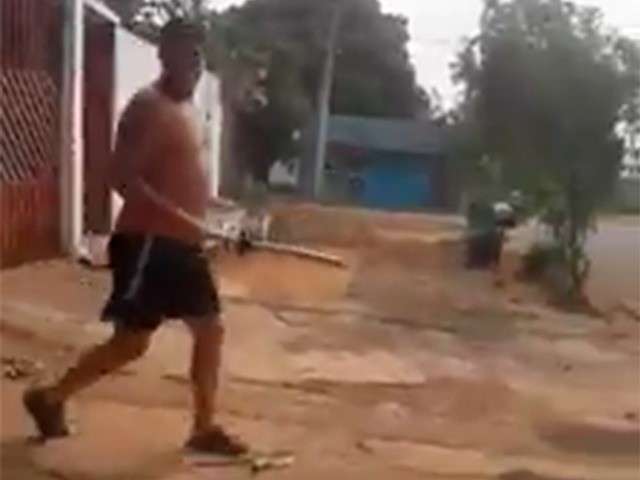 Na frente das filhas, mulher &eacute; agredida com barra de ferro pelo ex-marido