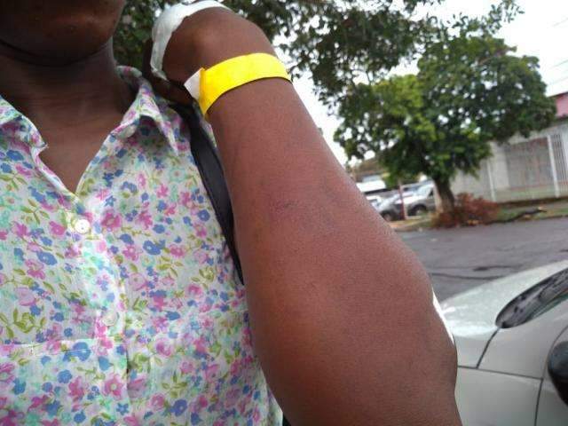 Haitiana &eacute; agredida por vizinho e reclama que confus&otilde;es s&atilde;o frequentes