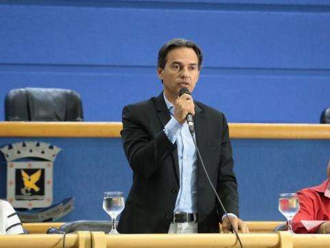 Prefeito acompanha ativa&ccedil;&atilde;o de sem&aacute;foro na Avenida Guaicurus nesta sexta