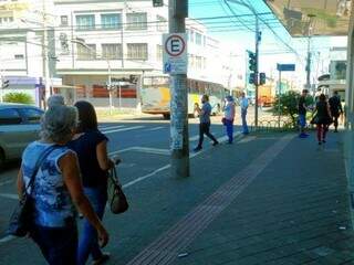 Movimento de consumidores pela manhã (26) no Centro de Campo Grande foi fraco. (Foto: Renata Volpe)