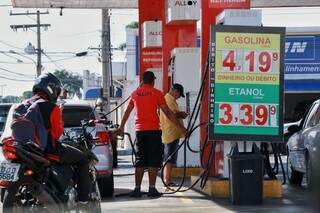 Litro da gasolina chegou a ser encontrado por R$ 4,50 nos últimos dias na Capital (Foto: Henrique Kawaminami?)