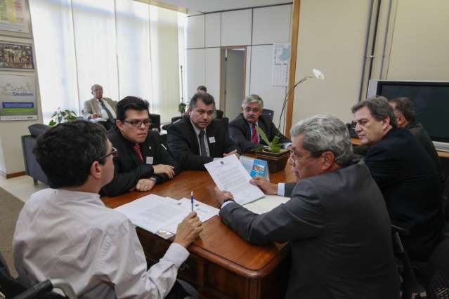Minist&eacute;rio pode equilibrar contas de hospital se liberar verba, diz Olarte