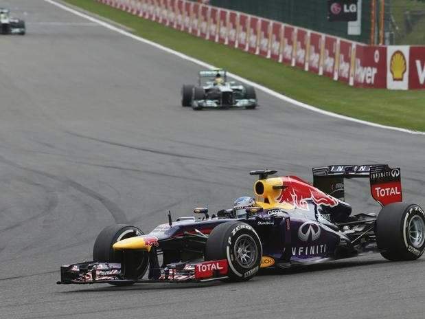 Vettel vence GP da B&eacute;lgica e se aproxima do tetracampeonato