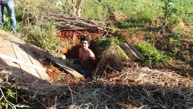 No Facebook, suspeito que vivia em buraco compartilha not&iacute;cia da pris&atilde;o