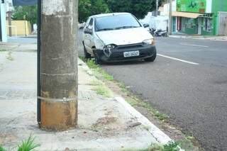 Acidente deixou motorista desacordado após colisão (Foto: Marcos Ermínio)