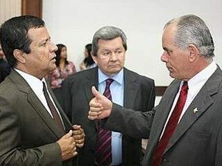 Amarildo (à esquerda) foi o único a votar contra o relatório da CPI da Saúde (Foto: arquivo)