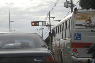Trânsito já está lento na região (Foto: Marcelo Victor)