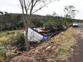 Acidente ocorreu na manhã de hoje (Foto: Marcos Tomé/Região News)
