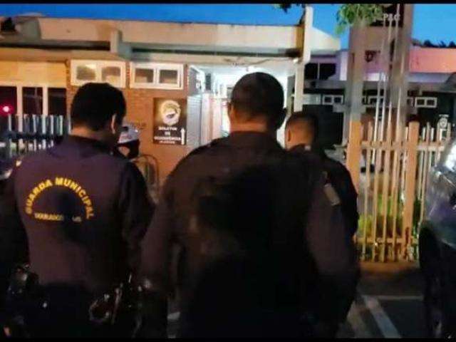Homem tenta fugir, mas &eacute; preso e confessa ter furtado motos e ve&iacute;culos 
