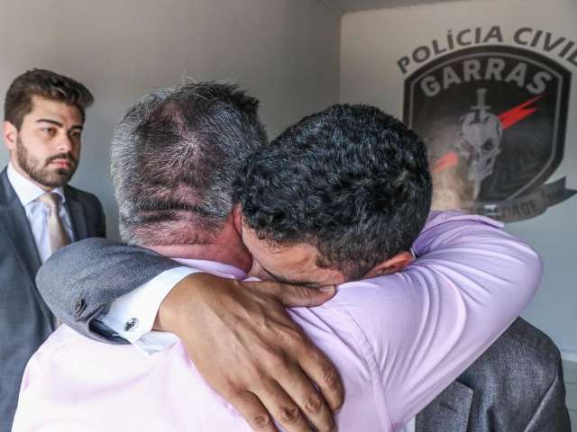 Amea&ccedil;ado por 3 anos, empres&aacute;rio diz ter entregue casa sob mira de arma