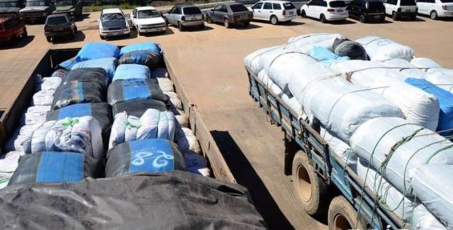 PF e Receita Federal apreendem 9 toneladas de roupas contrabandeadas 