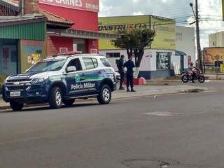Dupla em moto tenta matar dono de borracharia na J&uacute;lio de Castiho