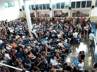 Servidores lotam Câmara para audiência sobre alteração do plano de cargos da prefeitura (Foto: Divulgação)