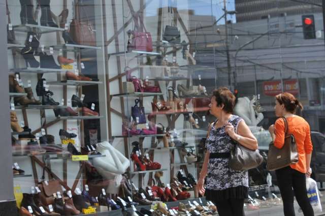 Menos gente vai &agrave;s compras e Dia das M&atilde;es movimenta R$ 160 milh&otilde;es