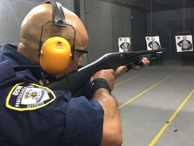 At&eacute; o fim de 2018, metade da Guarda Municipal poder&aacute; portar armas