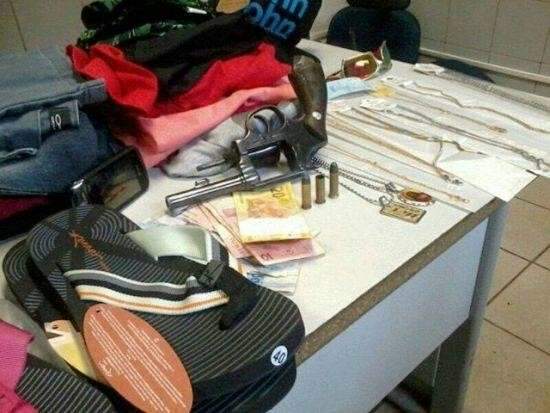 Pol&iacute;cia apreende adolescentes e rev&oacute;lver minutos ap&oacute;s roubo no Universit&aacute;rio