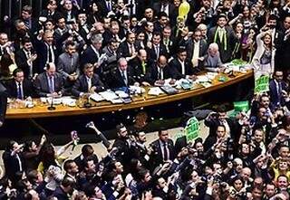 Sessão que votou pela aprovação do impeachment, no domingo (17). (Foto: Portal da Câmara)
