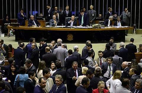 Congresso mantém veto de Dilma a doações de empresas a campanhas