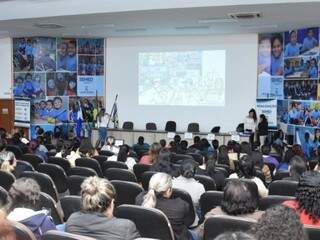 Auditório durante palestra realizada nesta quinta-feira (28), em Campo Grande. (Foto: PMCG) 
