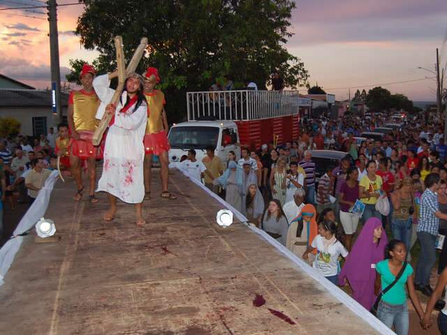  Tradicional, prociss&atilde;o nas Moreninhas atrai mil fi&eacute;is