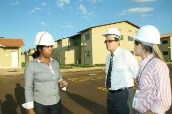 Prefeito visita constru&ccedil;&atilde;o do Residencial Nelson Trad no Jardim Carioca