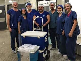 Equipe de médicos que participou do procedimento (Foto: Divulgação)