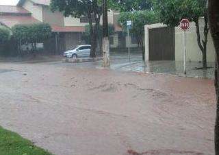 Chuva forte volta a castigar cidades em situação de emergência em MS